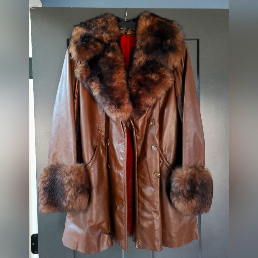 VINTAGE 1970s Genuine Leather Coat - Bohemian, Shearling Fur, Brown/Cognac